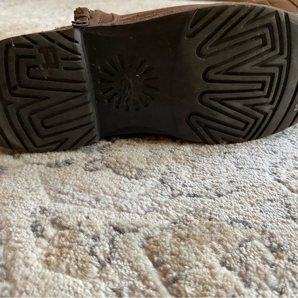 UGG REA LEATHER Ankle Boot STOUT Brown Water Resistant women’s, Size 8 - Picture 6 of 6